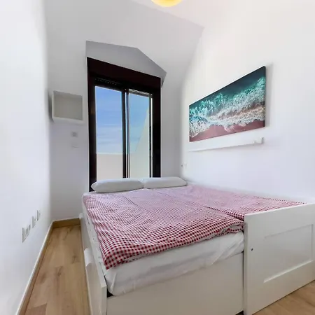 New In Pueblo With Views *