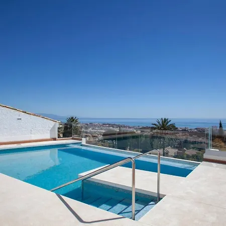 Appartement New In Pueblo With Views Benalmádena